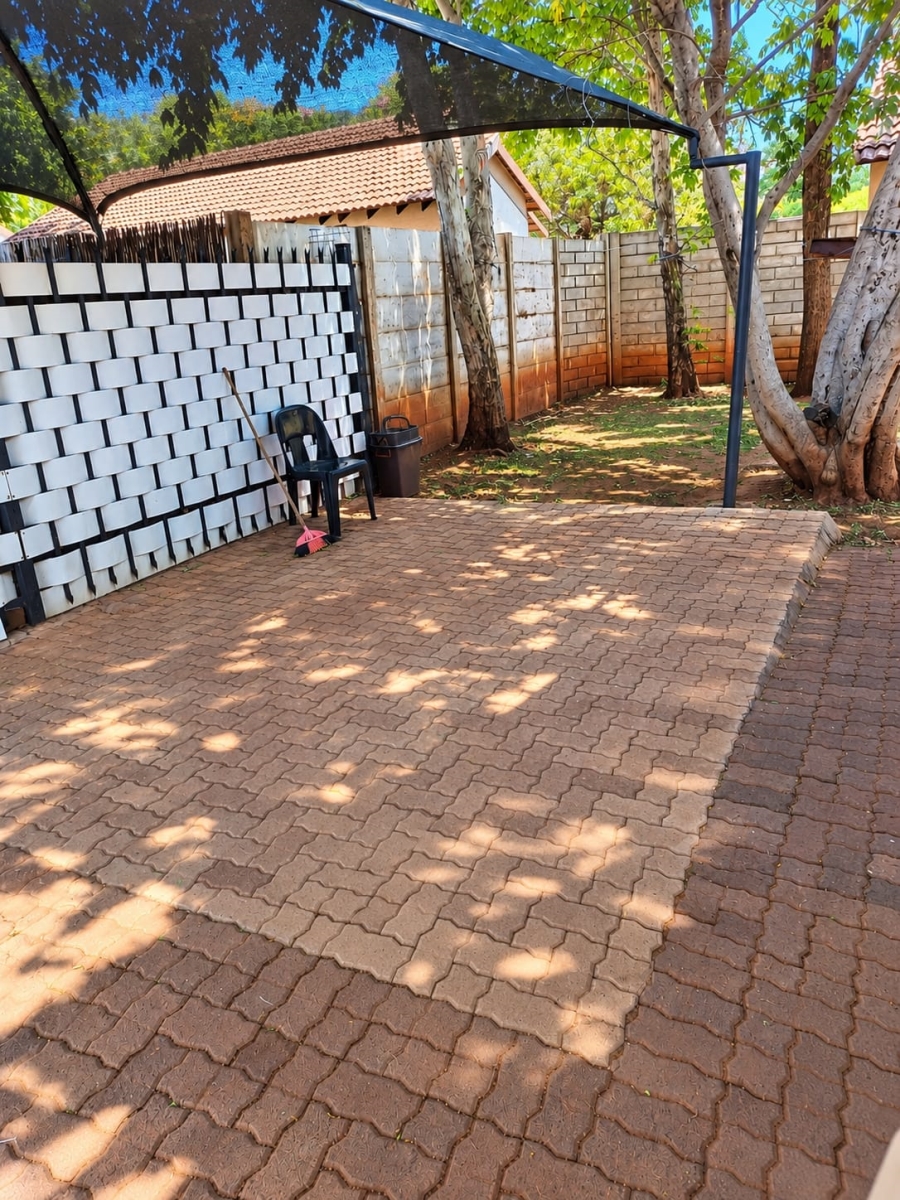 To Let 2 Bedroom Property for Rent in Melodie North West
